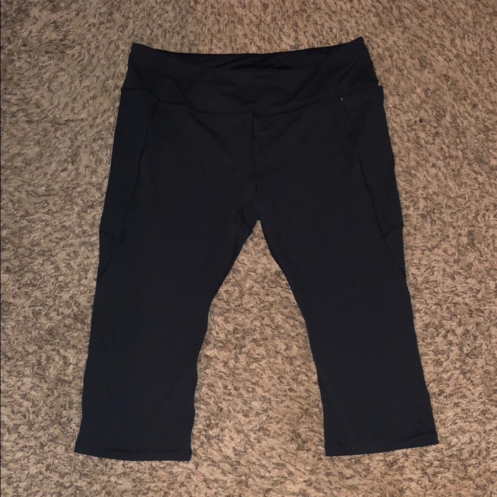 Calia by Carrie Underwood cropped leggings